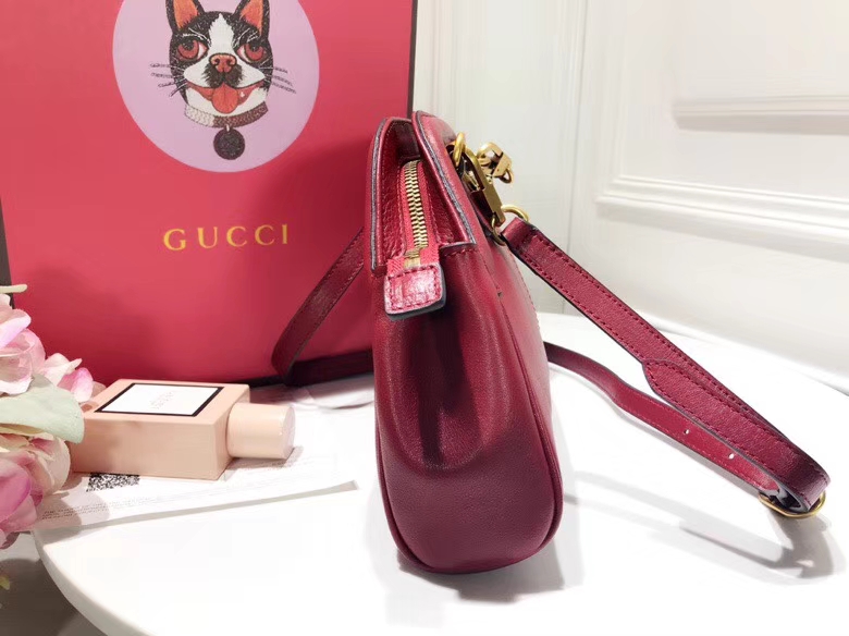 Gucci最新主打RE(BELLE)系列mini手袋 524620 红色 天然粒纹皮革 手感超赞 经典品牌标志双G造型 猫科动物头像造型 29×18×7cm