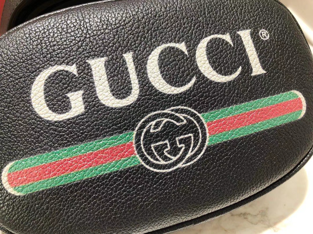 Gucci新款涂鸦腰包 476434 黑色 皮质软 逆袭整个时尚圈 搭配个性风格 Plus手机绰绰有余 18×11×5cm