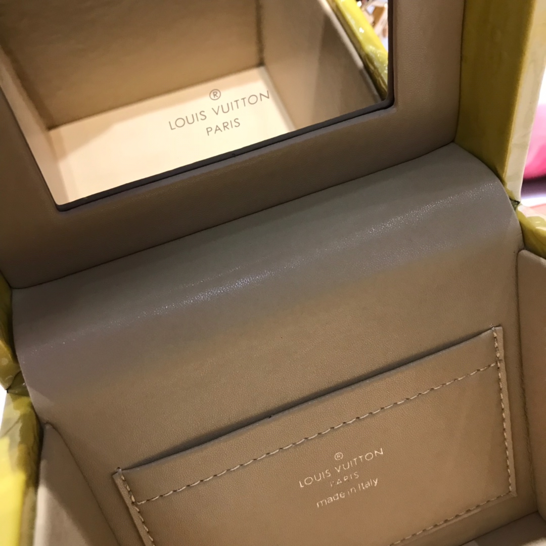 LV包包批发 新版漆皮方盒子44165 时尚高贵