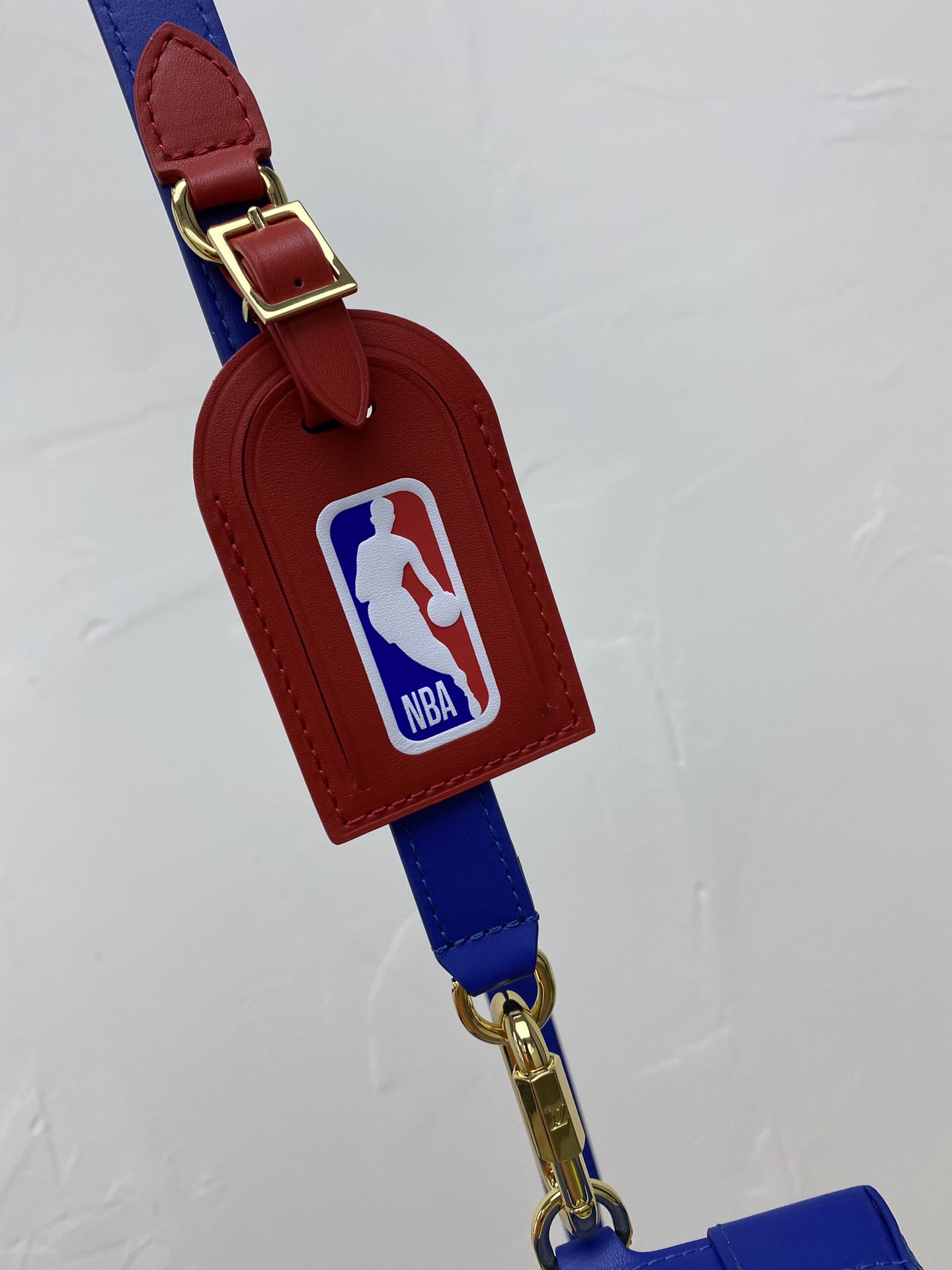 【￥1150】NBA限量联名系列胸包80101 满满的直男风 随意的运动感