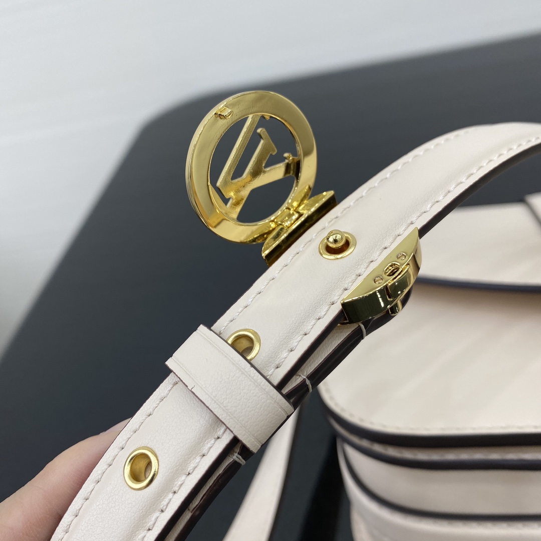 【￥1580】全新的Pont9手袋55897 以浪漫的巴黎新( pont neuf)为灵感 表现巴黎女子轻松优雅的时尚态度