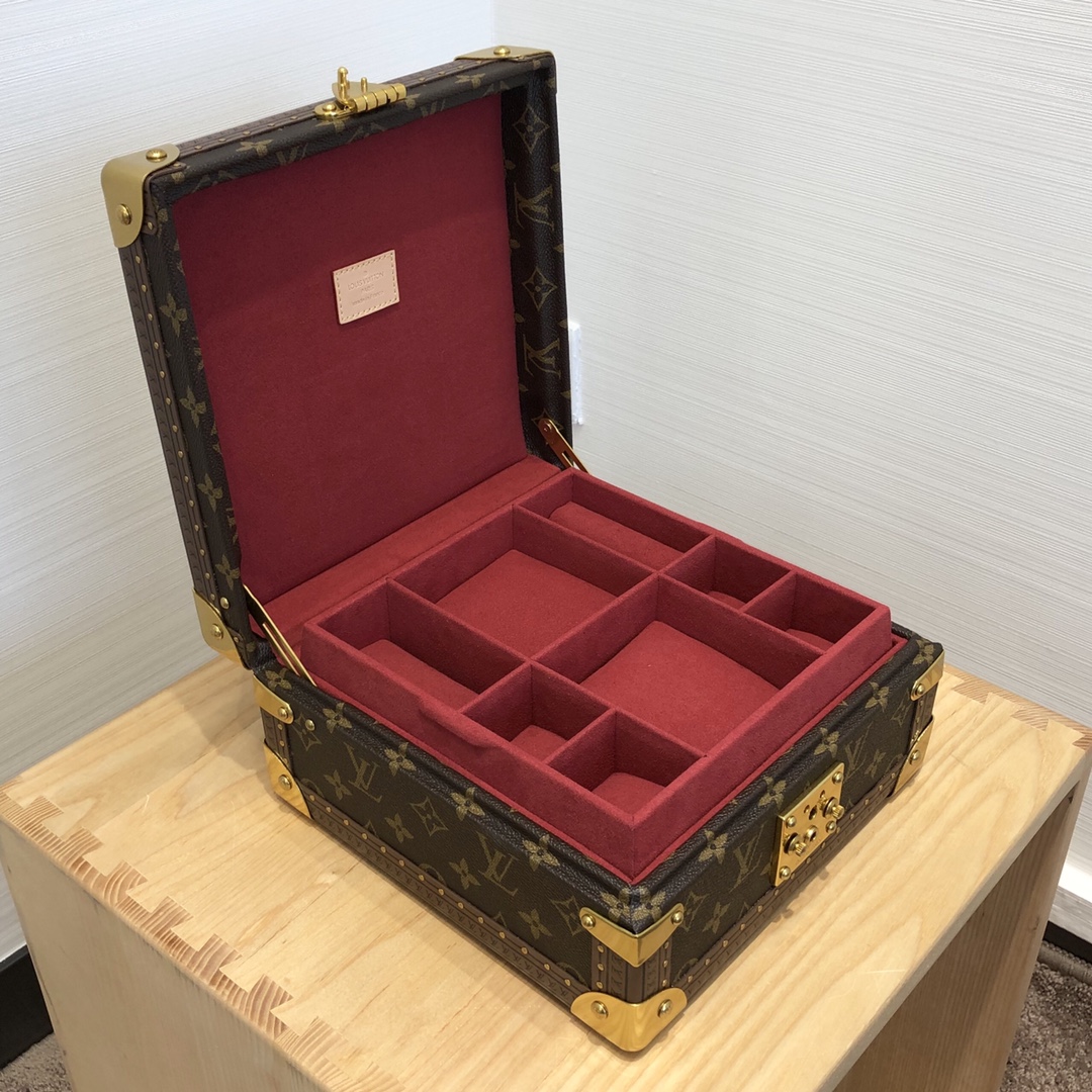 【￥2250】【饰品盒】[zp完美复刻] 珠宝饰品箱 专柜私人订制 全铜五金打造 24×24×12cm 40667