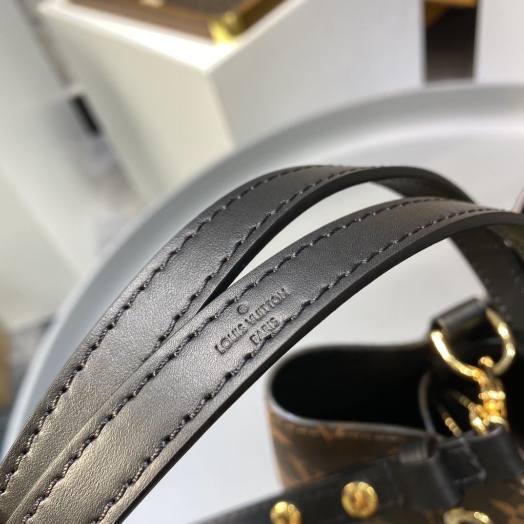 【￥1200】M44020 免税版本 黑色 Gaston-Louis Vuitton NéoNoé 水桶包 26 x 26 x 17.5 厘米